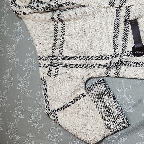 Simply Noelle Cardigan - Picture 5 of 10